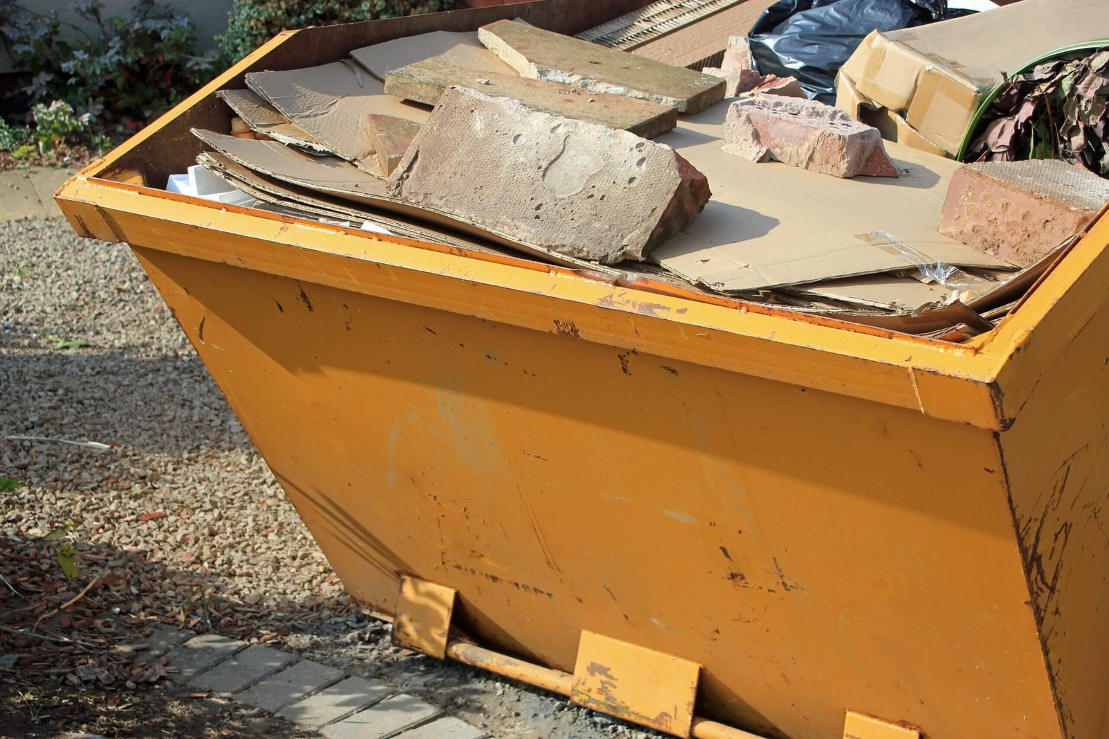 The Importance of Professional Skip Cleaning for Commercial Projects