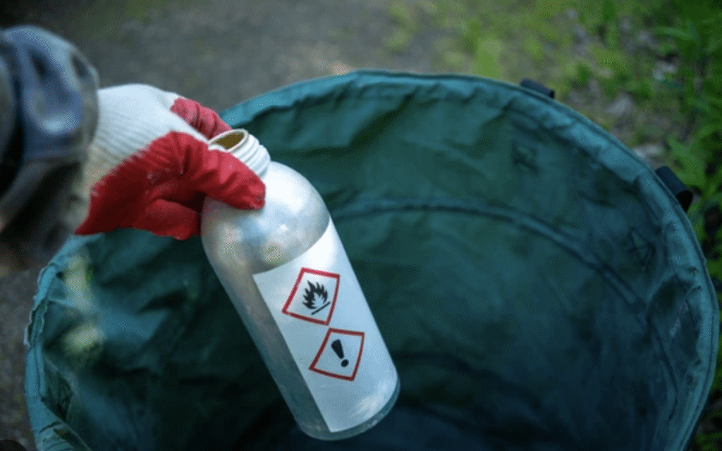 Chemical cans and bottles disposal service in Dubai